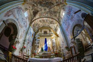 Explore the intricate baroque architecture of Santuario de Jesús Nazareno in Atotonilco, México.